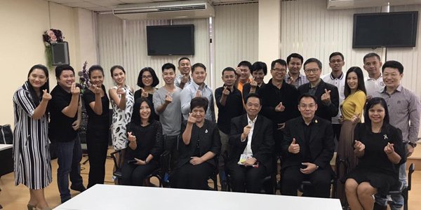 "ปัญญาอาจจะไม่ใช่ปริญญา"